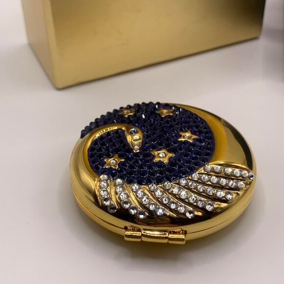 Estee Lauder Limited Edition Swan Dreams Powder Compact by Monica Rich Kosann - Picture 5 of 10
